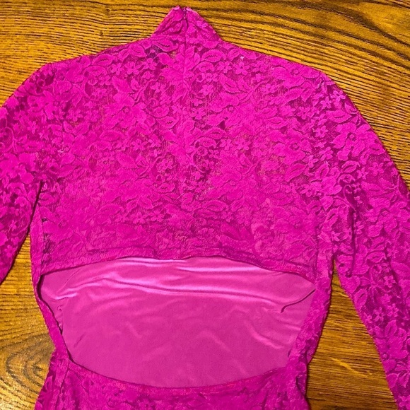 🌷 Guess 🌷 Fuchsia Pink Lace Mockneck Cutout Back  Bodysuit - Picture 7 of 8